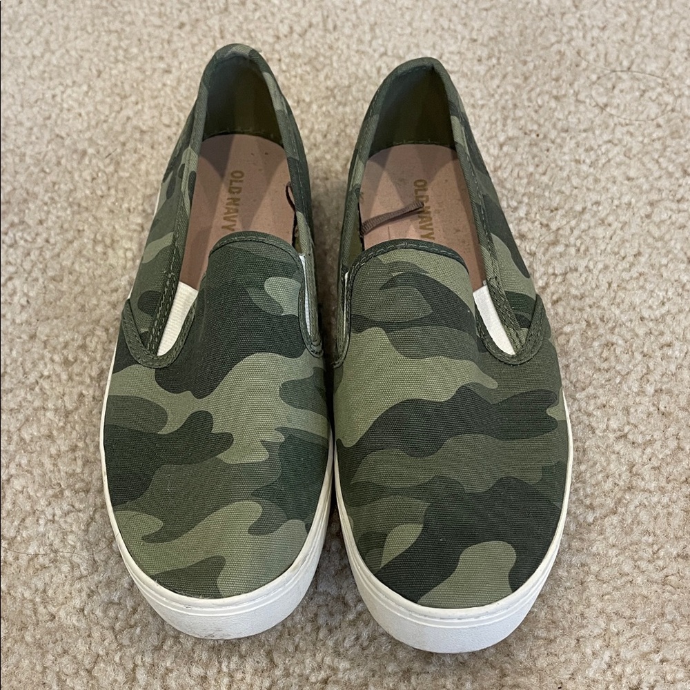 Old Navy camo slip on sneakers size 7.5